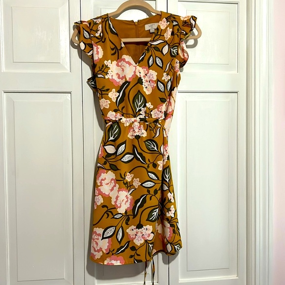 LOFT Dresses & Skirts - LOFT floral dress